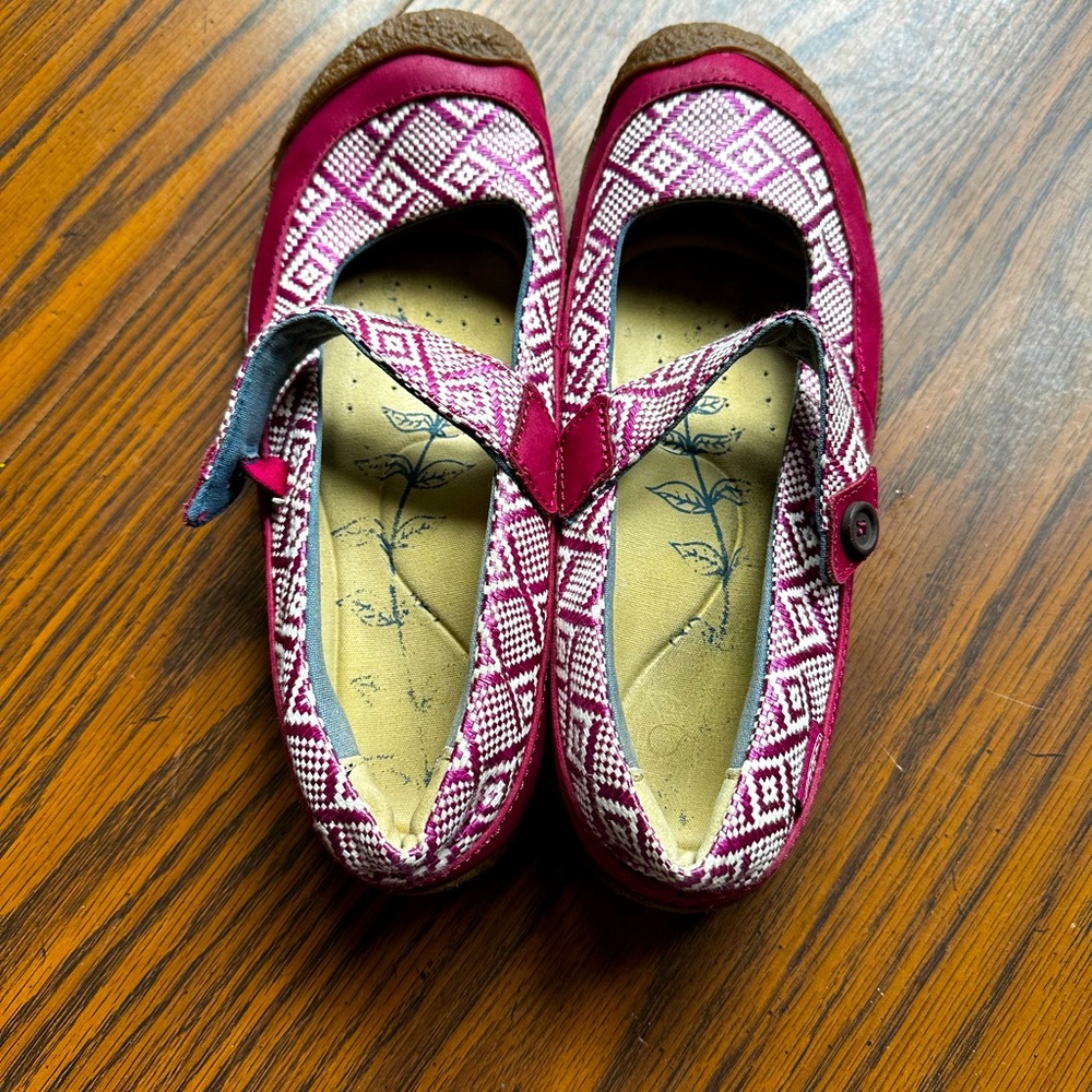KEEN Geometric Mary Jane shoes. Women’s US size 9.